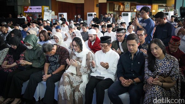 CT dan Anita Tanjung Groundbreaking Di Masjid CT Arsa, Dengan Kapasitas Mencapai 5 Ribu Orang